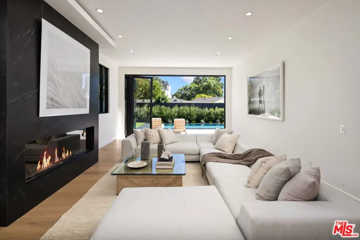 13106 Pontoon Place, Los Angeles, California 90049