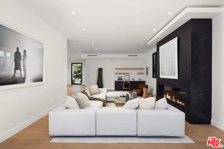 13106 Pontoon Place, Los Angeles, California 90049