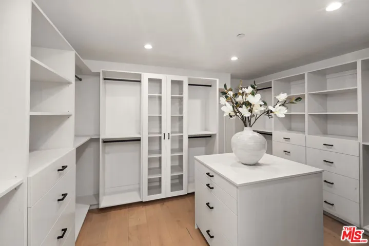 13106 Pontoon Place, Los Angeles, California 90049