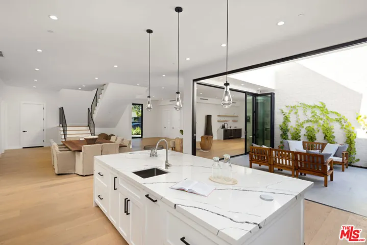 13106 Pontoon Place, Los Angeles, California 90049