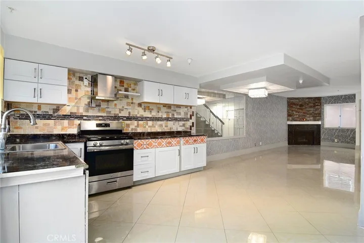 21834 Saticoy Street F, Canoga Park, California 91304