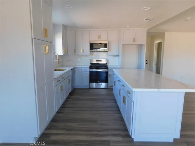 8318 10th Avenue, Hesperia, California 92345
