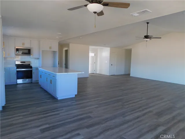 8318 10th Avenue, Hesperia, California 92345
