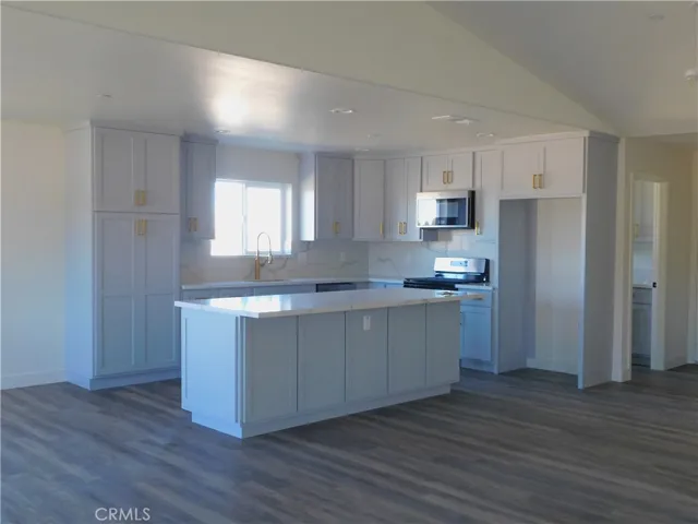 8318 10th Avenue, Hesperia, California 92345
