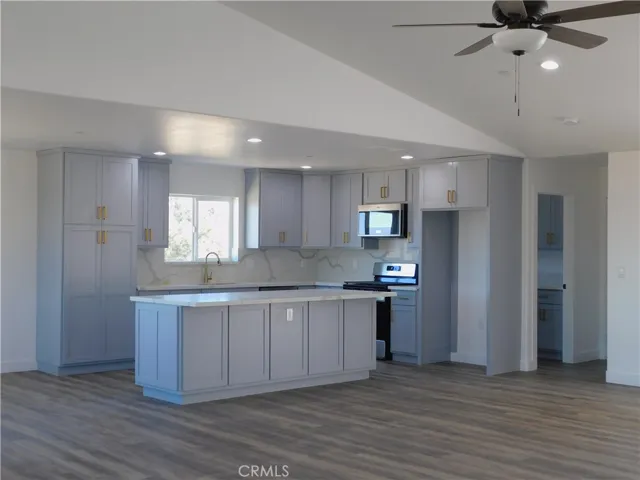8318 10th Avenue, Hesperia, California 92345