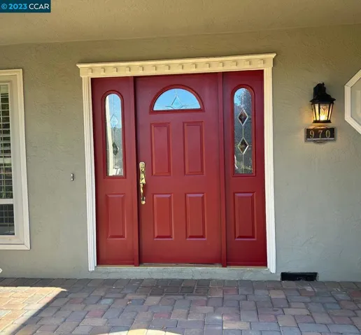 Love the front door & porch