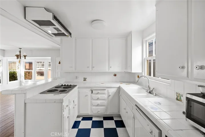 208 18th Street, Manhattan Beach, California 90266