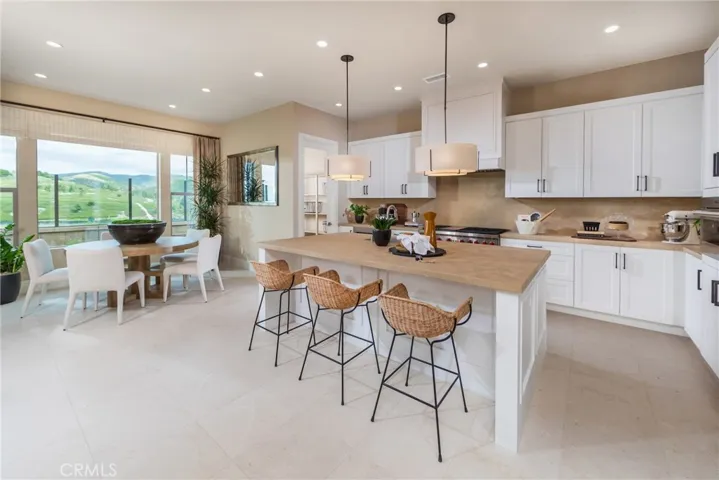 Images and V-tours are of model homes for illustrative purposes only, not actual home listed. Home listed is under construction.