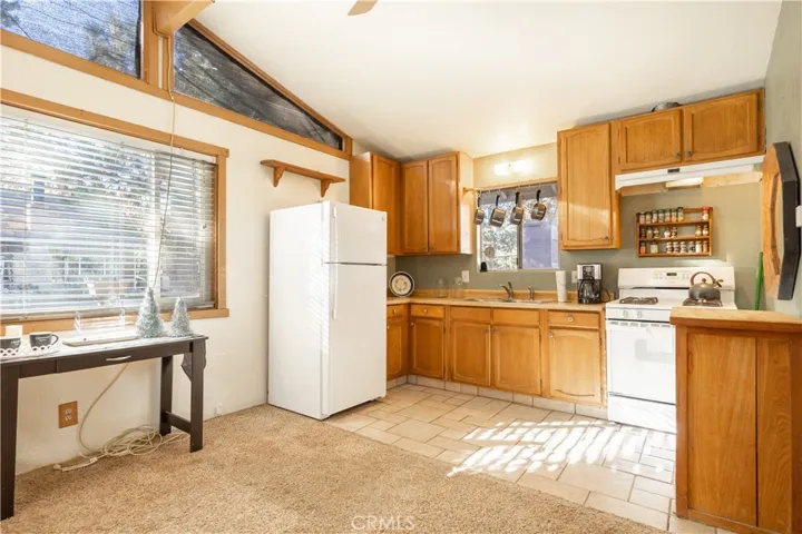737 Pine Lane, Sugarloaf, California 92386
