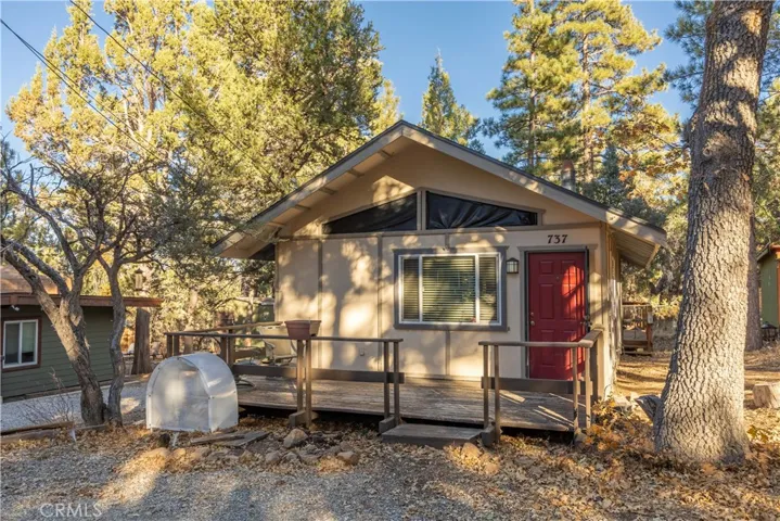 737 Pine Lane, Sugarloaf, California 92386
