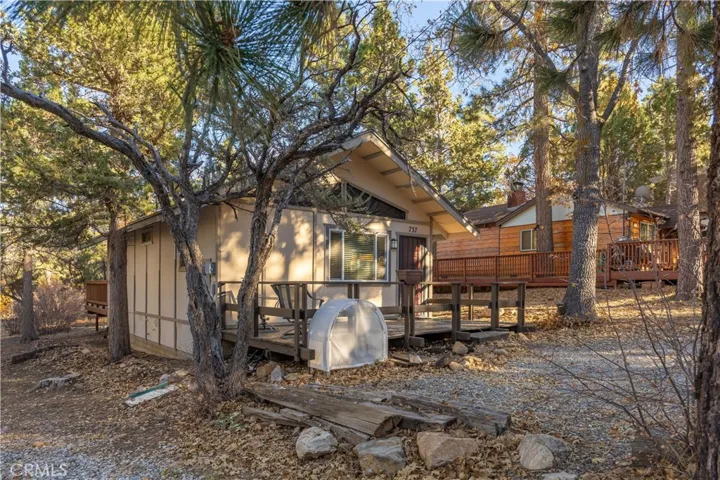 737 Pine Lane, Sugarloaf, California 92386
