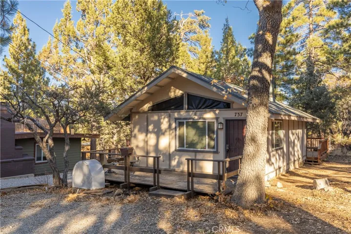 737 Pine Lane, Sugarloaf, California 92386