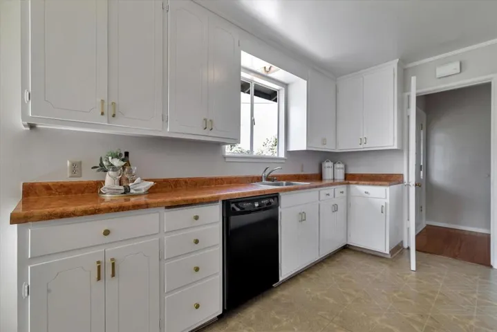 691 Casita Way, Los Altos, California 94022