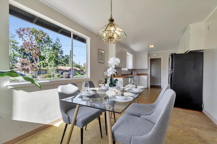 691 Casita Way, Los Altos, California 94022