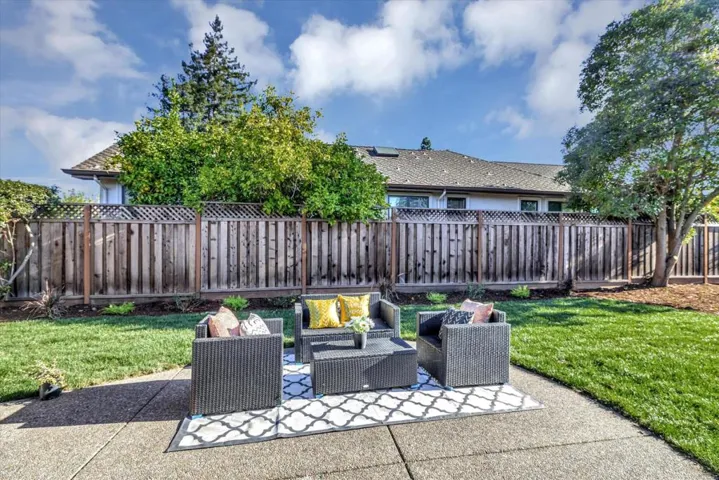 691 Casita Way, Los Altos, California 94022