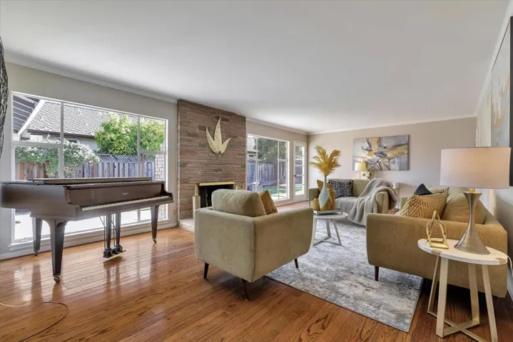 691 Casita Way, Los Altos, California 94022