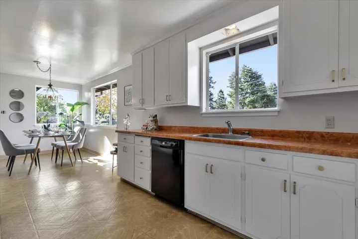 691 Casita Way, Los Altos, California 94022