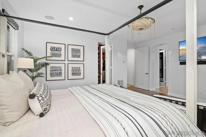 7462 La Mantanza, San Diego, California 92127