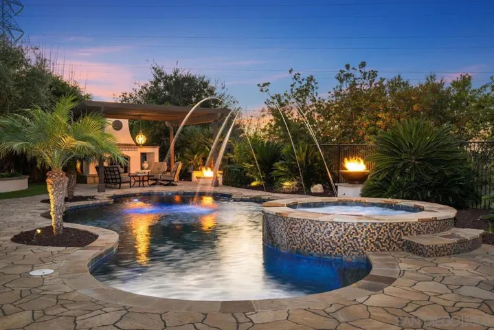 7462 La Mantanza, San Diego, California 92127