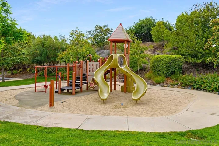 7462 La Mantanza, San Diego, California 92127