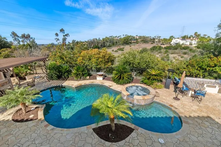 7462 La Mantanza, San Diego, California 92127
