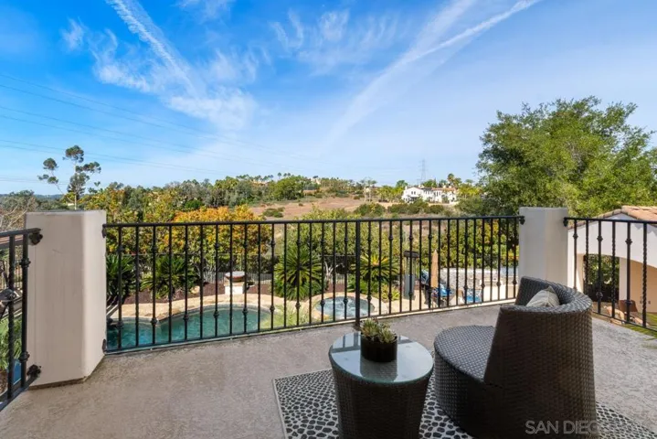 7462 La Mantanza, San Diego, California 92127