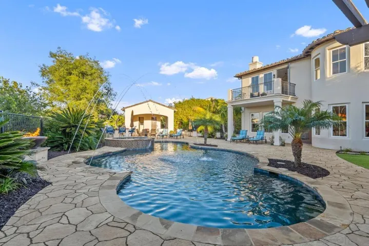 7462 La Mantanza, San Diego, California 92127
