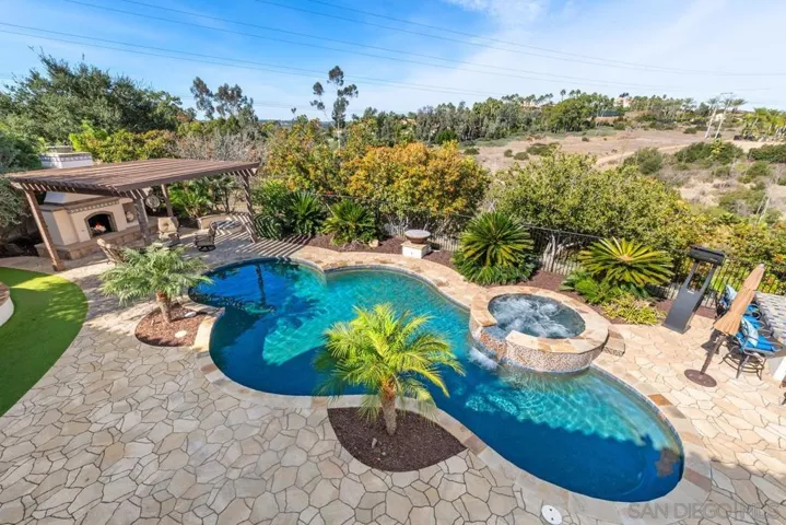 7462 La Mantanza, San Diego, California 92127
