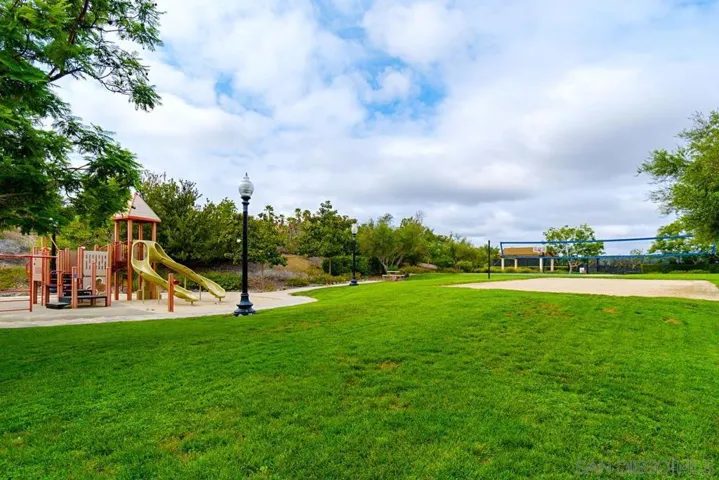 7462 La Mantanza, San Diego, California 92127