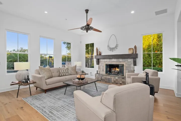 7462 La Mantanza, San Diego, California 92127