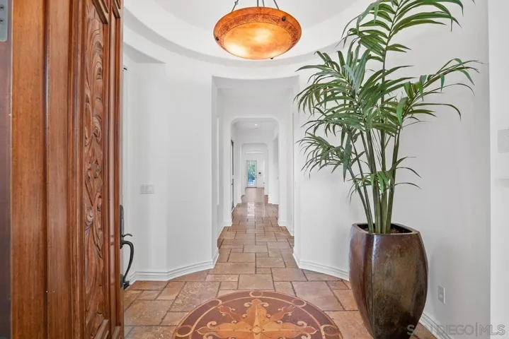 7462 La Mantanza, San Diego, California 92127