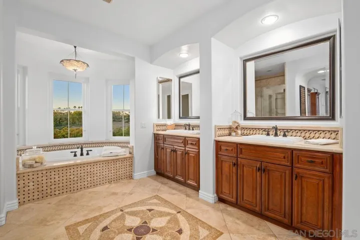 7462 La Mantanza, San Diego, California 92127
