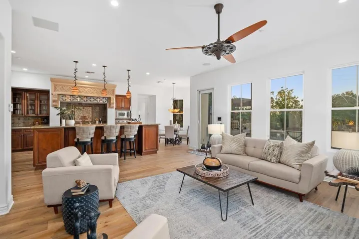 7462 La Mantanza, San Diego, California 92127