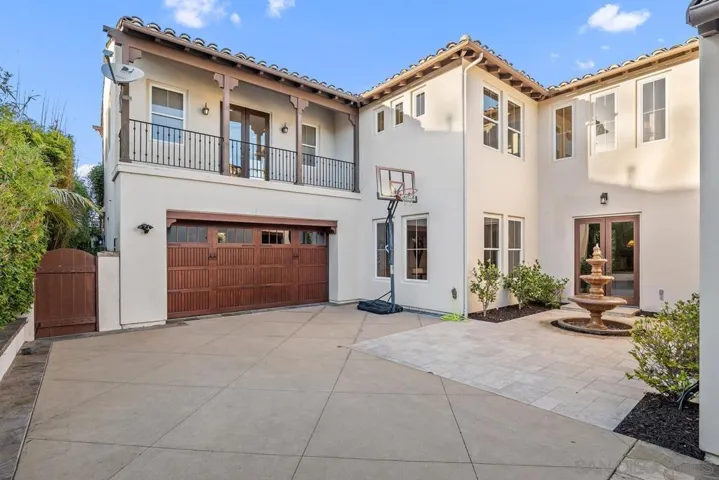 7462 La Mantanza, San Diego, California 92127