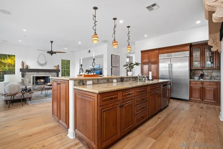 7462 La Mantanza, San Diego, California 92127