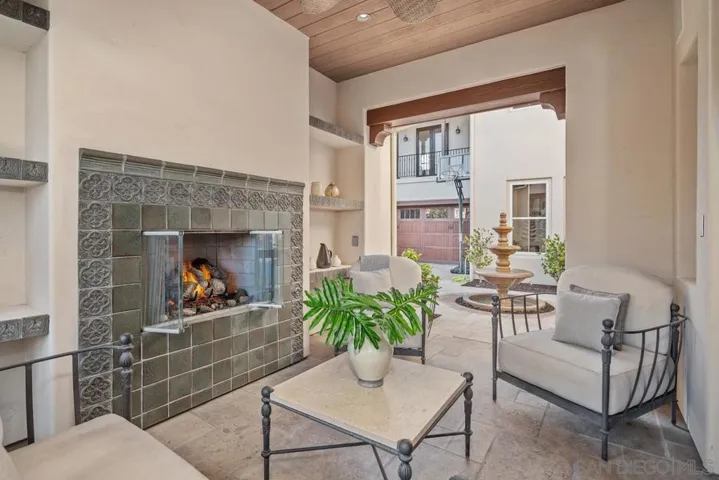7462 La Mantanza, San Diego, California 92127
