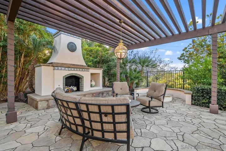 7462 La Mantanza, San Diego, California 92127