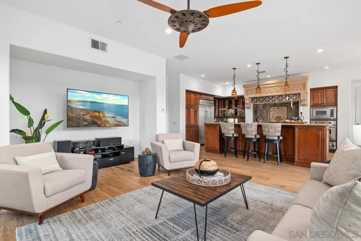 7462 La Mantanza, San Diego, California 92127