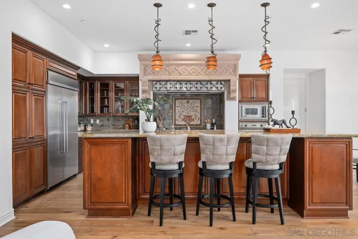 7462 La Mantanza, San Diego, California 92127