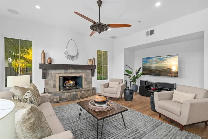 7462 La Mantanza, San Diego, California 92127