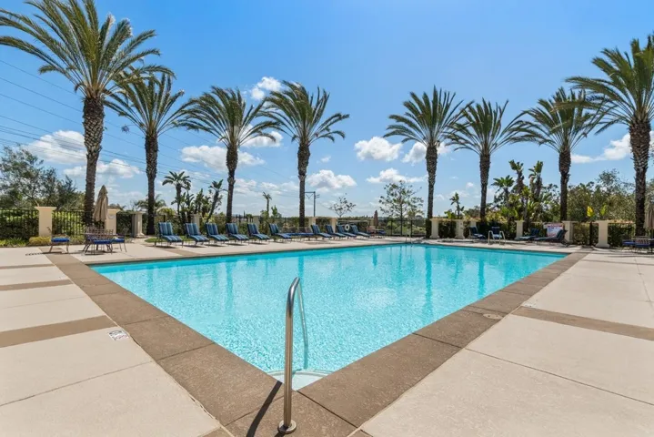 7462 La Mantanza, San Diego, California 92127