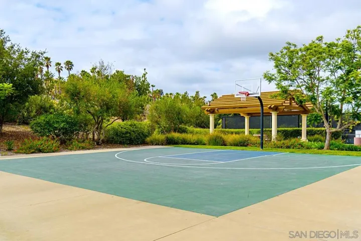 7462 La Mantanza, San Diego, California 92127