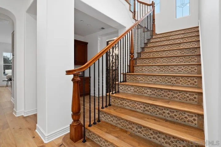 7462 La Mantanza, San Diego, California 92127