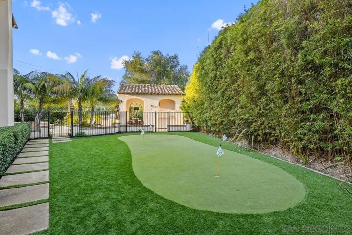 7462 La Mantanza, San Diego, California 92127