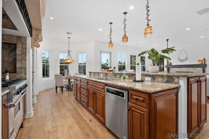 7462 La Mantanza, San Diego, California 92127