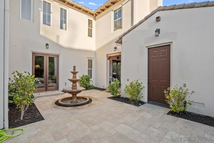 7462 La Mantanza, San Diego, California 92127