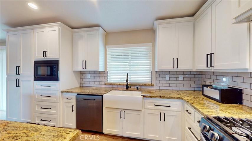 10950 Neola Road, Apple Valley, California 92308