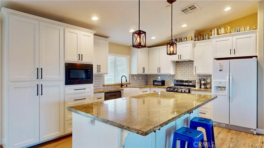 10950 Neola Road, Apple Valley, California 92308