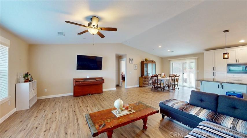 10950 Neola Road, Apple Valley, California 92308