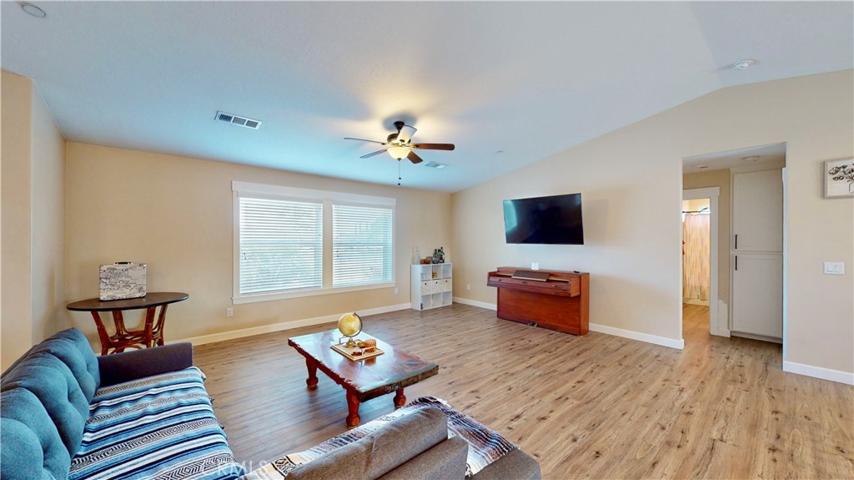 10950 Neola Road, Apple Valley, California 92308